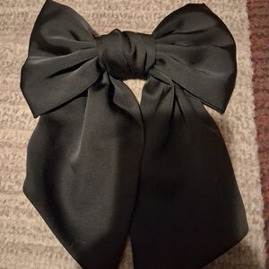 Large bow hair clip